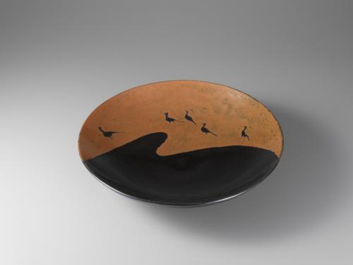 鉄釉渚の鳥文様大鉢