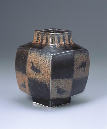 鉄釉方形鳥文壺