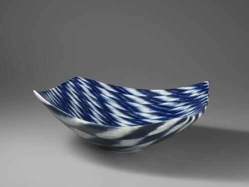 呉須絵絣文角鉢